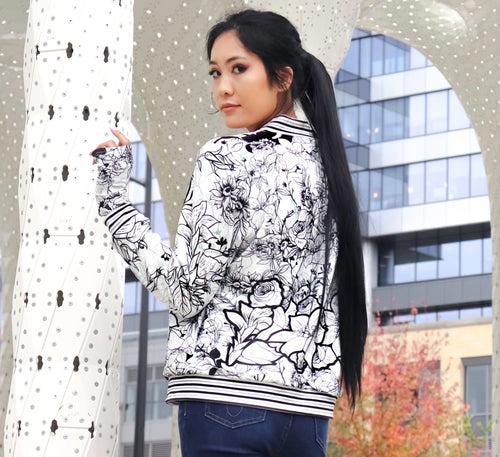 A Peruvian female model showing the back of the Monochrome Lily Collared Graphic Jacket | Peruvian Graphic Jacket